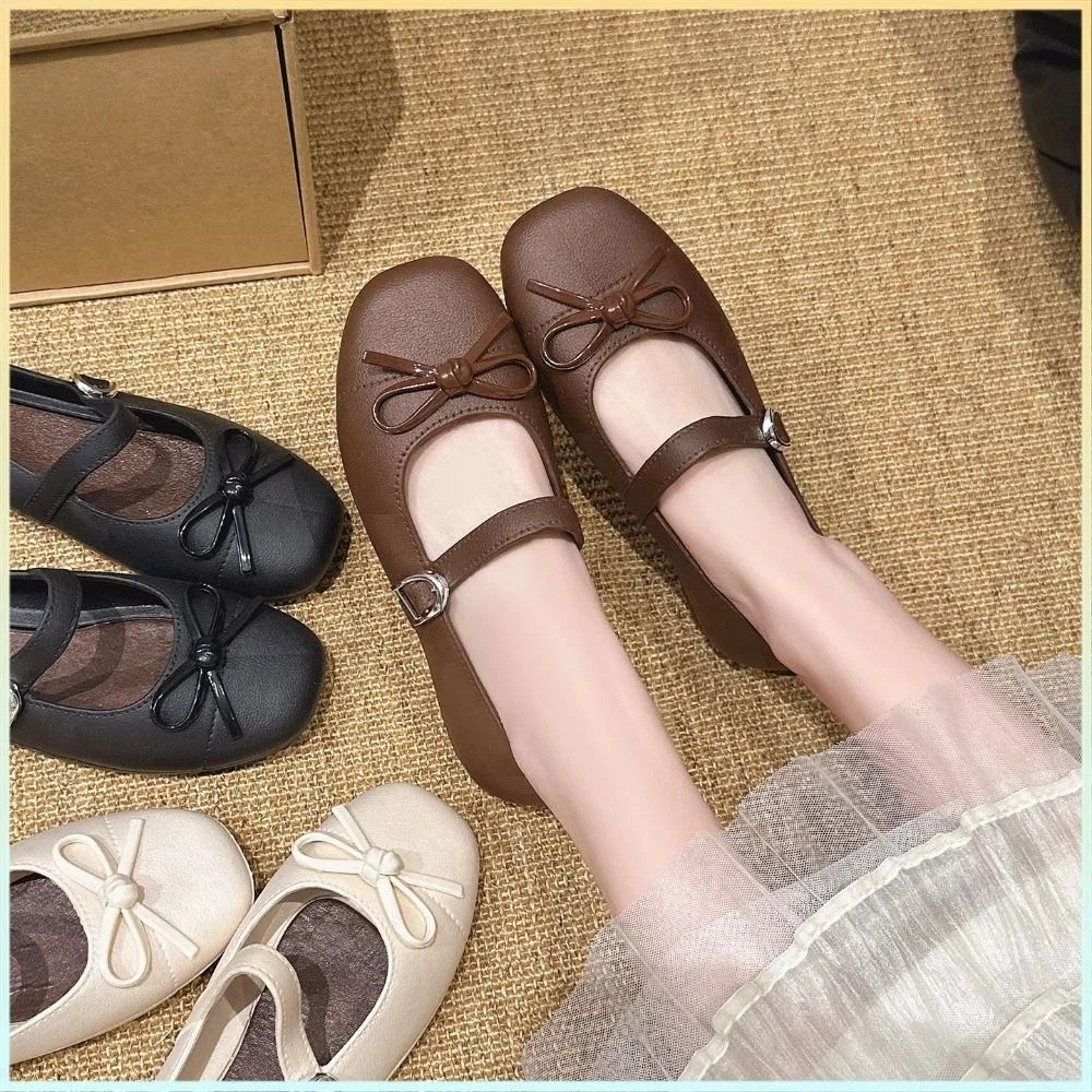 Sandals - Sandal Mutiara dengan Hiasan Pita yang